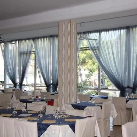 Esperia Family Hotel 3*