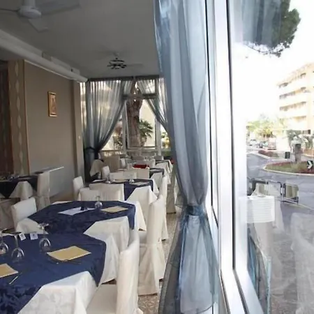 Esperia Family Hotel 3*